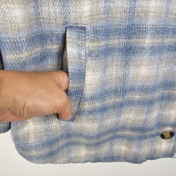 American Eagle Brushed Plaid Shacket Jacket - Picture 5 of 11